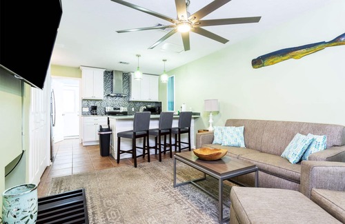 Panama City Beach House | Gulf View Condo with Pool & Grills. Minute walk to Beach. Pet-Friendly!