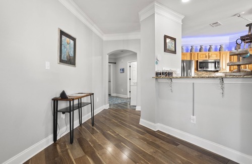 Gulfport Condo | Gulfport-Biloxi Retreat ★ 3BR ★ 2 Pools ★ Hot Tub ★ PS5 ★ Xbox ★ Wi-Fi ★ Clean