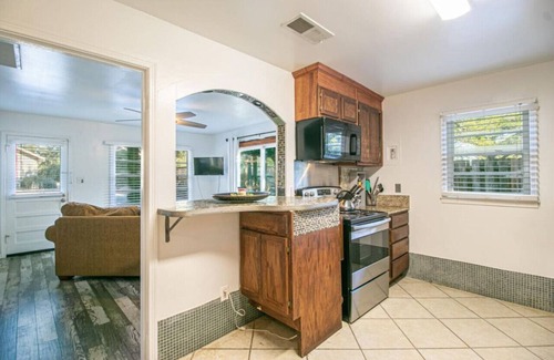 Gulfport Cottage | Gulfport Cottage 1 Mile From Beach! pet friendly