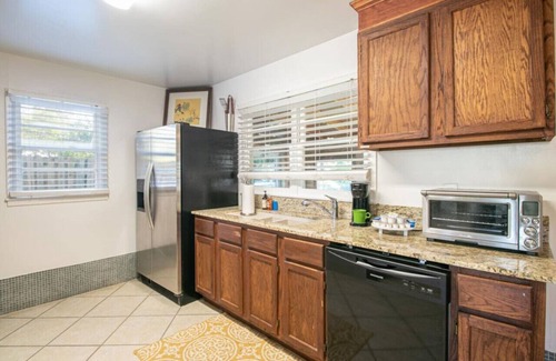 Gulfport Cottage | Gulfport Cottage 1 Mile From Beach! pet friendly
