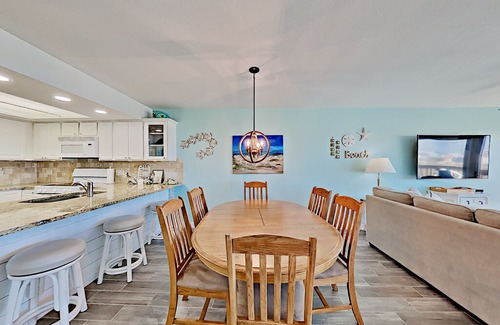 Corpus Christi Condo | Gulfstream Condos | Pool & Hot Tub | Beachfront with Scenic Gulf-View Balcony