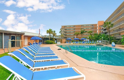 Corpus Christi Condo | Gulfstream Condos | Pool & Hot Tub | Beachfront with Scenic Gulf-View Balcony