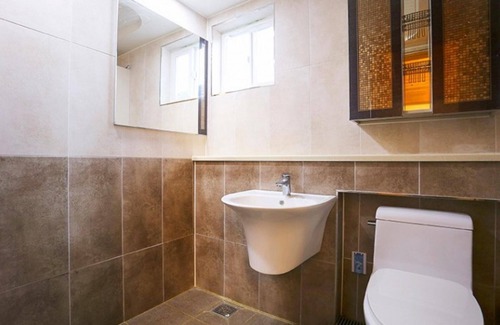 Naesan-ri House | Gurye Sansuyu Kkotdamgil Pension