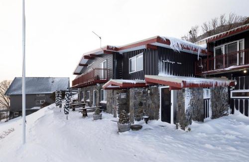 Perisher Valley Hotel | Guthega Inn