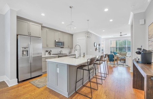 Greenville House | GVL Luxury Townhome -1 mile from downtown