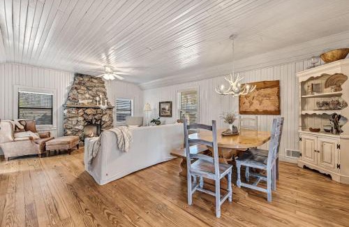 Siloam Springs House | Gwen's Nest- a unique luxury family cottage in the woods