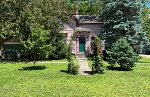 St. Ansgar Villa | Gwen's Place - Private 2nd Floor