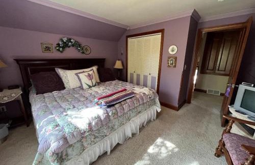 St. Ansgar Villa | Gwen's Place - Private 2nd Floor
