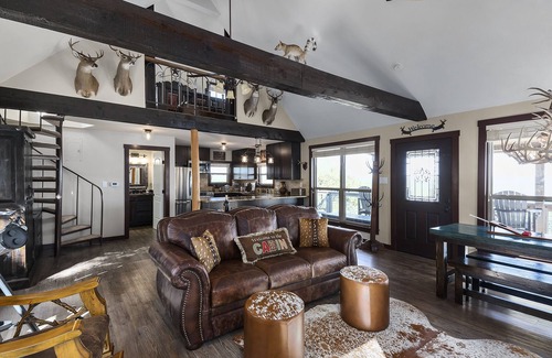 Fredericksburg House | GWR-Private-AmazingHillTopViews-57 Acre-Hot Tub-Stars-Fire Pit-Pool-Wildlife