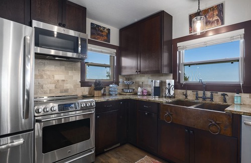 Fredericksburg House | GWR-Private-AmazingHillTopViews-57 Acre-Hot Tub-Stars-Fire Pit-Pool-Wildlife