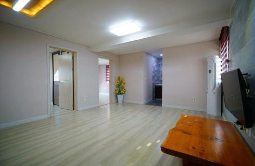 Byeonsan House | Gyeokpo Seohae Oceanville Pension