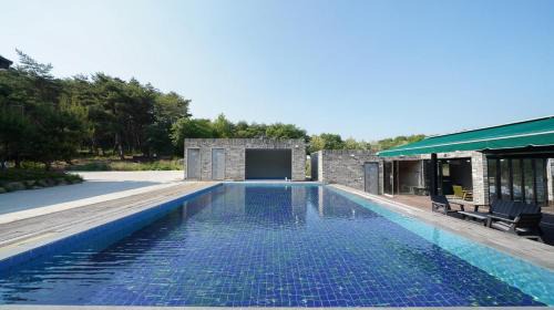 Gyeongju House | Gyeongju Byeolgwadaliyagi Dog-friendly pension