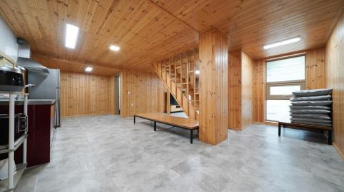 Gyeongju House | Gyeongju Byeolgwadaliyagi Dog-friendly pension