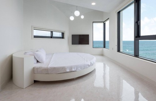 Gyeongju House | Gyeongju Pool Villa Way Tree