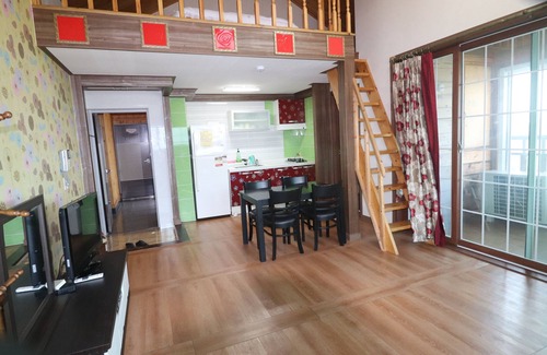 Gyeongju Condo | Gyeongju Raspberry Pension