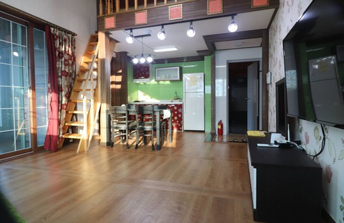 Gyeongju Condo | Gyeongju Raspberry Pension