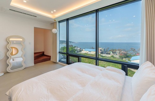 Gyeongju House | Gyeongju The Moon Aurora Pool Villa