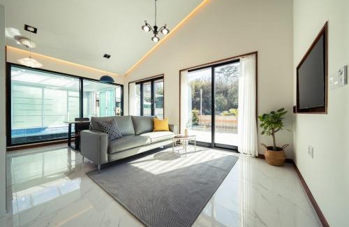 Gyeongju House | Gyeongju Yeonjeong Pool Villa