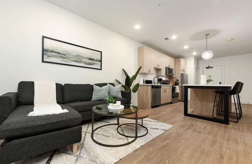 East Liberty Apartment | GYM+HULU+PARKING Near Universities|UPMC|Shopping