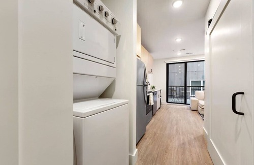 East Liberty Apartment | GYM+PARKING+HULU Near UPMC|Shopping|Universities