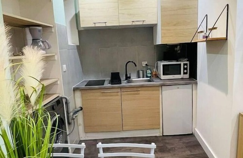 Draguignan Apartment | Gympie: cosy studio apartment with fiber optics in a quiet downtown location