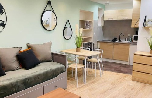 Draguignan Apartment | Gympie: cosy studio apartment with fiber optics in a quiet downtown location