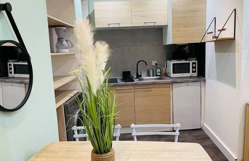 Draguignan Apartment | Gympie: cosy studio apartment with fiber optics in a quiet downtown location