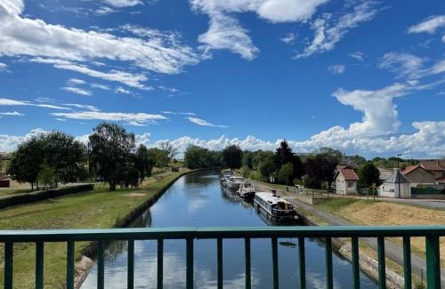 Coulanges House | Hébergement atypique refait a neuf 2 chambres
