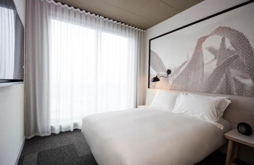 Brossard Hotel | Hôtel Escad Quartier DIX30