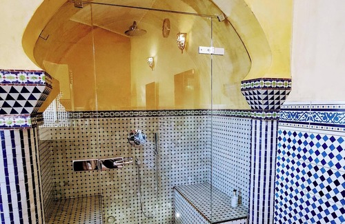 Eyrans Hotel | Hôtel la Tour Perrier