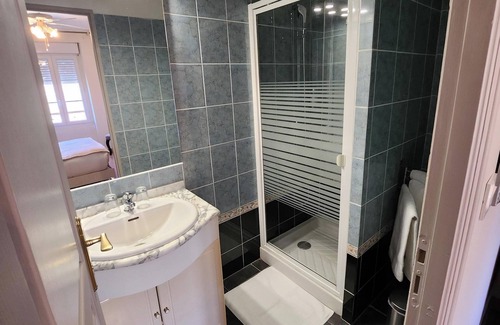 Eyrans Hotel | Hôtel la Tour Perrier