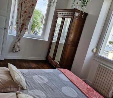 Port-en-Bessin-Huppain Bed & Breakfast | HÔTEL Le 6 3 Home PORT EN BESSIN