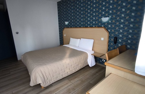 Onet-le-Chateau Hotel | Hôtel Le Laury's