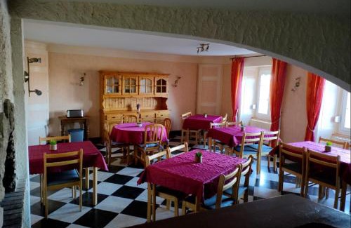 Nozeroy Hotel | Hôtel Les Remparts