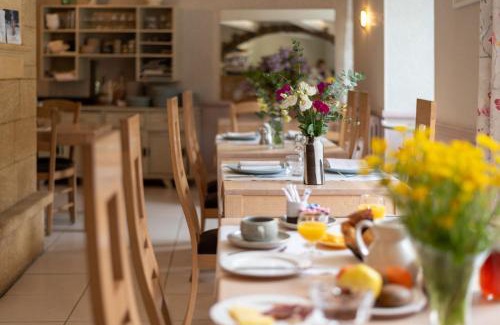 Brousse-le-Chateau Hotel | Hôtel Restaurant Le Relays du Chasteau - Logis Hôtel