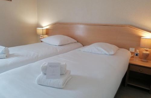 Tronget Hotel | Hôtel Restaurant Bar du Commerce - KB HOTEL GROUP