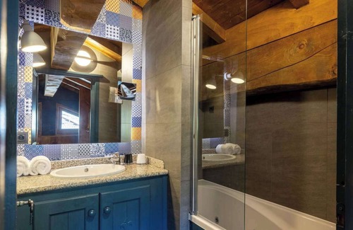 Les Almes Hotel | Hôtel Village Montana by Les Etincelles