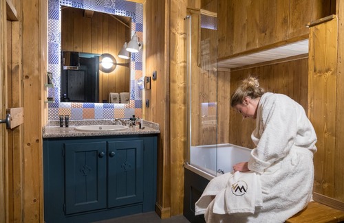 Les Almes Hotel | Hôtel Village Montana by Les Etincelles