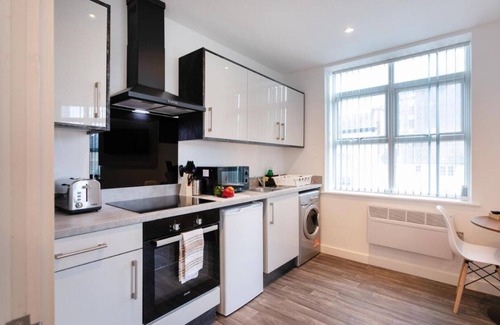 Leicester City Centre Apartment | Hömli Smart City Centre Apartment One-Bedroom Apartment Sleeps2