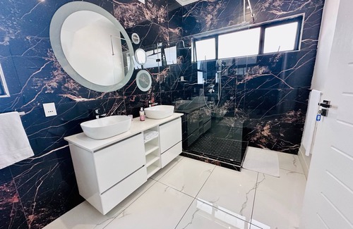 Greater Johannesburg Metropolitan Area House | H & H Boutique and Spa