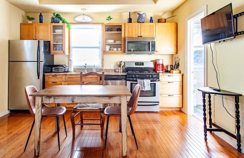 Stanton Park House | ✧ H St Sanctuary ✧ Capitol Hill Carriage House ✧