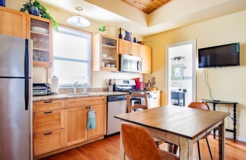 Stanton Park House | ✧ H St Sanctuary ✧ Capitol Hill Carriage House ✧