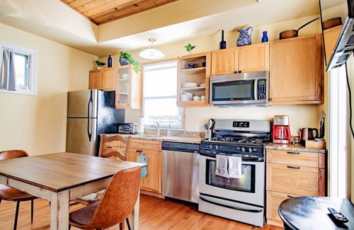 Stanton Park House | ✧ H St Sanctuary ✧ Capitol Hill Carriage House ✧