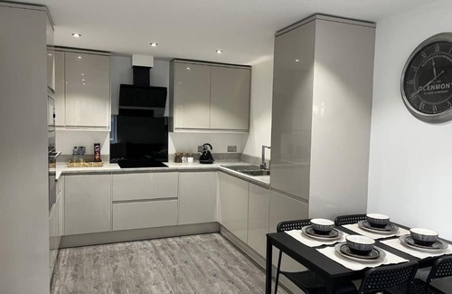 Hemel Hempstead Apartment | H17 Regency- Large 1 bed apartment, w/free parking