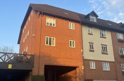 Hemel Hempstead Apartment | H17 Regency- Large 1 bed apartment, w/free parking