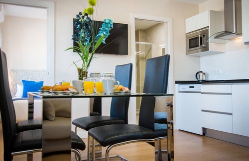 Centro Apartment | H2M Calle Nueva apartment close Cathedral