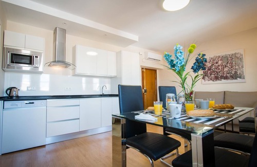 Centro Apartment | H2M Calle Nueva apartment close Cathedral