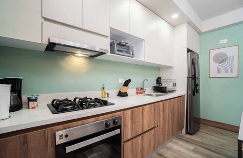 Granada Apartment | H401 | top-Rated Cali Retreat 2BR w/Balcony & Pool 24/7 Security + Free Parking