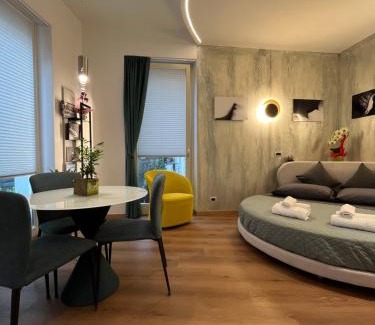 Citta Nuova-Barriera Nuova-San Vito-Citta Vecchia Apartment | Habemus Loft -The Circle raffinato ed esclusivo Art-loft open space nel cuore storico pedonale di Trieste