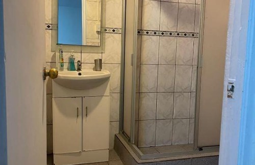 Talca House | Habitación con AC - 2 camas baño privado